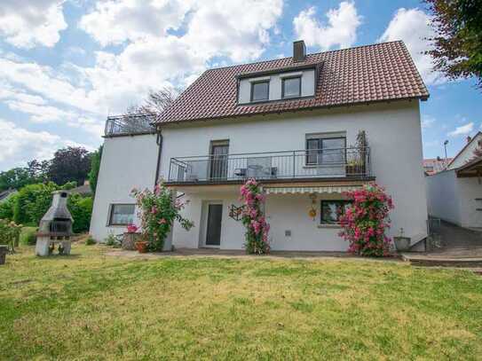 Zweifamilienhaus mit Blick auf das Neuensteiner Schloss!