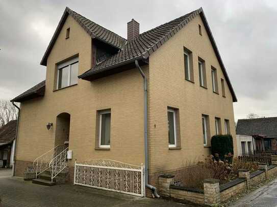 Attraktives, großes Einfamilienhaus mit neun Zimmern in Laatzen/Rethen