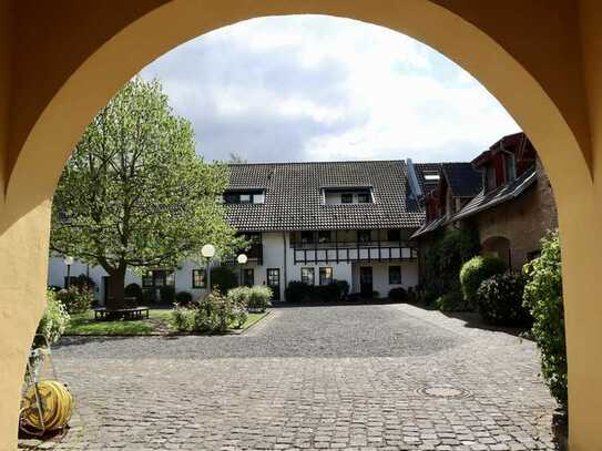 Absolute Rarität! Traum-Maisonette-Wohnung in historischem Ambiente in Brühl!