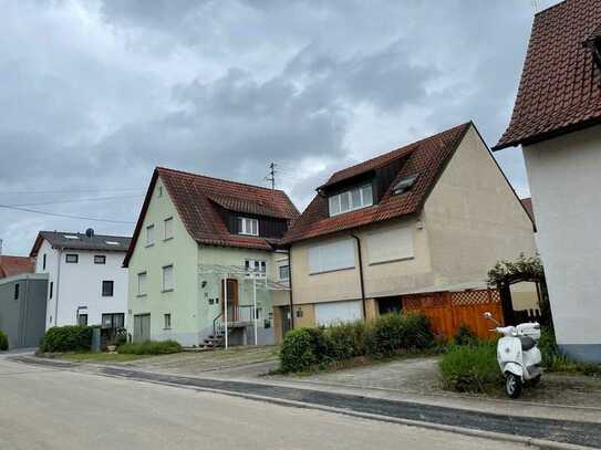 Wohnhaus mit Büroanbau (ca. 288 m²), 2 Garagen + 3 PKW-Stellplätze in 71409 Schwaikheim!
