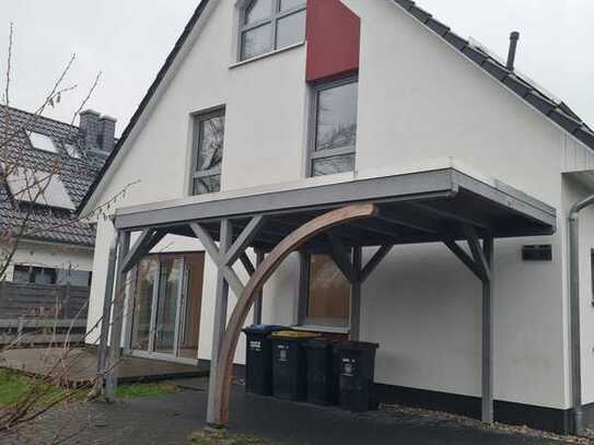 moderne Doppelhaushälfte im grünen Schmachtenhagen * mit eigenem Garten & Gartenhaus & Carportanlage