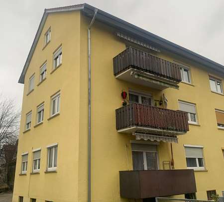 Geräumige 4-Zimmer-Wohnung mit Balkon, Carport und Kamin in Eislingen/Nord – nach Wunsch voll möblie