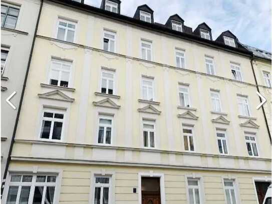 1-Zimmer-Apartment mit Balkon in denkmalgeschütztem Altbau in München Giesing