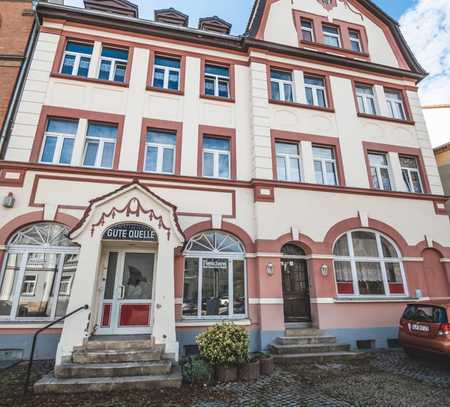 2-Zimmer-Wohnung mit Einbauküche und Gartennutzung als Gewerbe im Hochparterre möglich (Erstbezug)