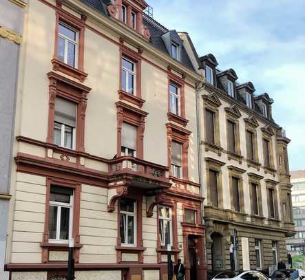 Stilvolle 5-Zimmer-Wohnung mit Balkon und Einbauküche in Frankfurt am Main