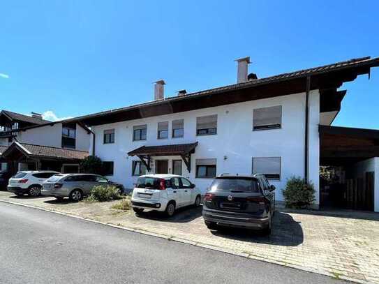 Neu Renovierte Dachgeschoss-Wohnung mit Bergblick