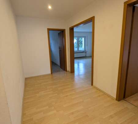 3 ZKBB, 78m², 1.OG, 900 € (Kaltmiete) in Seeheim Waldrandlage