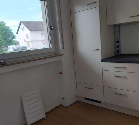 Freundliche 4-Zimmer-Wohnung mit zwei Balkonen und EBK in Stetten akM (Kreis)