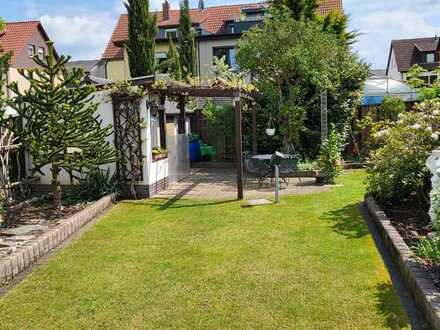 Von privat zu verkaufen!!! Gepflegtes 1-2 Familienhaus zu verkaufen in Mannheim Gartenstadt