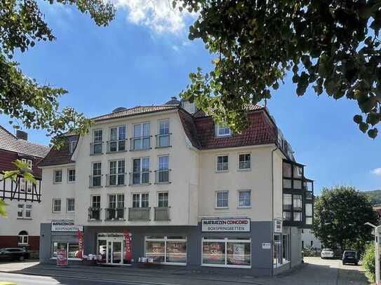 Große helle 3 Raum Wohnung mit Aufzug im Haus