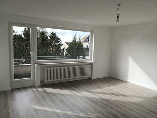 Ratingen Zentrum: schönes helles Apartment / Wohnung mit Balkon und EBK , modernes Bad, sep Küche