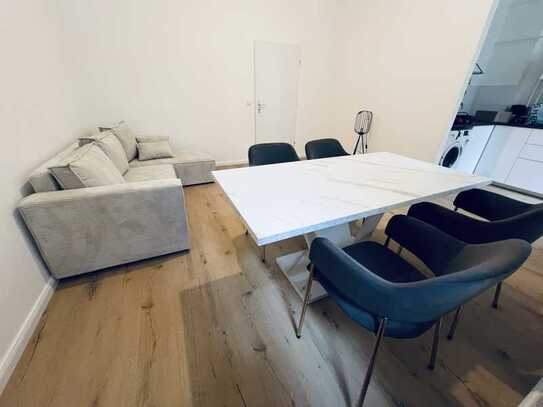 LUXURY 2-Zimmer-Wohnung in zentraler Lage – frisch renoviert und voll möbliert