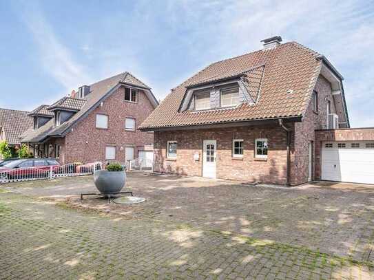 Ein geräumiges, bezugsfertiges Haus mit hübschem Garten und Schwimmingpool