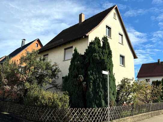 Freistehendes Zwei-/Dreifamilienhaus mit Garten und Doppelgarage!