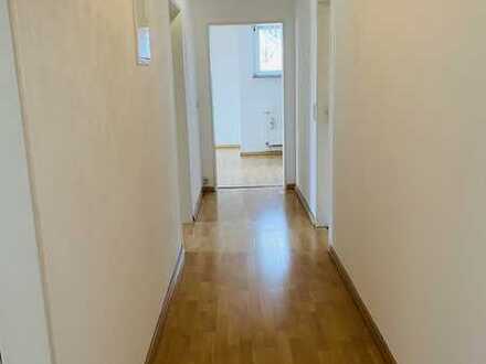 Gepflegte 2-Raum-Wohnung mit Balkon und Einbauküche in Ludwigshafen