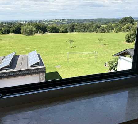 Komplett sanierte 4-Zi. WG mit Gartenmitbenutzung und Blick auf den Kölner Dom in Hennef.