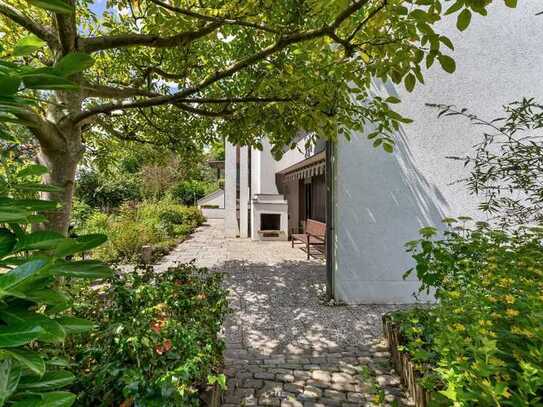 Architektenhaus in Privatstraße trifft auf sonnige Gartenoase: Platz für die ganze Familie