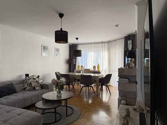 Moderne Zwei-Zimmer-Wohnung mit Balkon und TG-Stellplatz incl. // von Privat