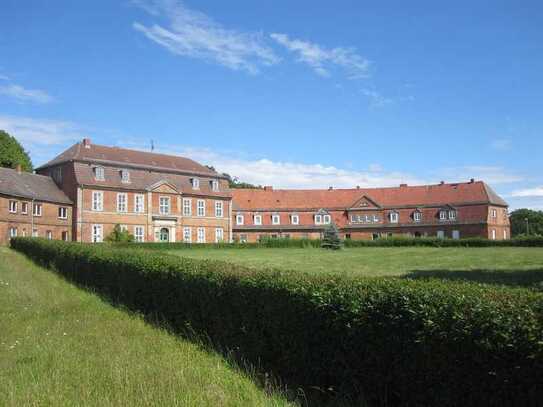 einzigartiges GUTSHAUS in halbrunder bauweise nähe müritz