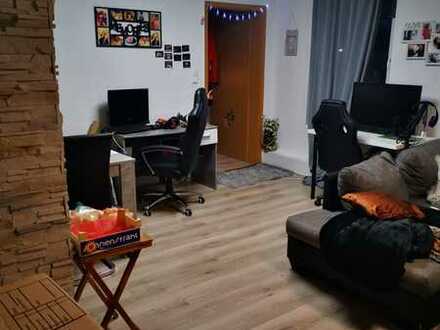 Modernisierte Wohnung mit drei Zimmern und EBK in Gronau (Leine)