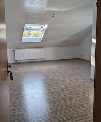 Freundliche 4-Zimmer-Dachgeschosswohnung mit EBK in Gründau