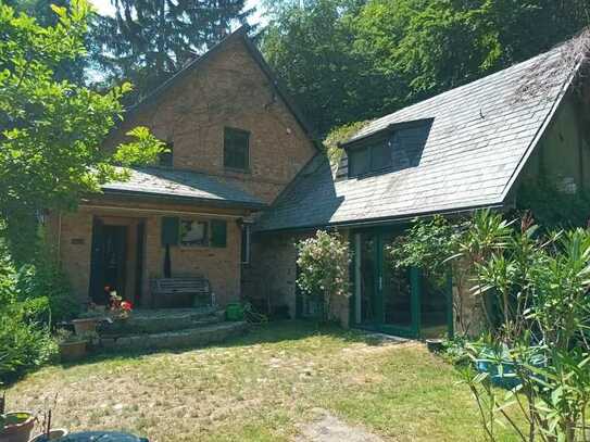 Anwesen im Naturschutzgebiet, Haus mit Gästehaus