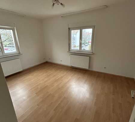 Attraktive, sanierte 2-Zimmer-Wohnung zur Miete in Frankfurt