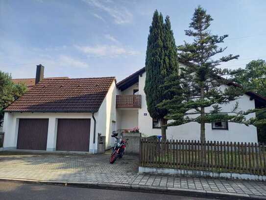 Großzügiges Zweifamilienhaus mit ca. 650m² Garten in Zuchering, Ingolstadt, provisionsfrei