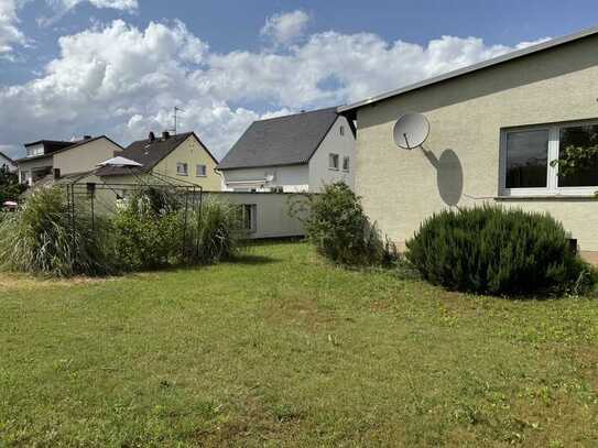 Ihre Kreativität ist gefragt * 3 Familienhaus * Feldrandlage * unverbaubare Aussicht