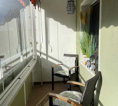 Gepflegte 3-Raum-Wohnung mit Balkon und Einbauküche in Dresden