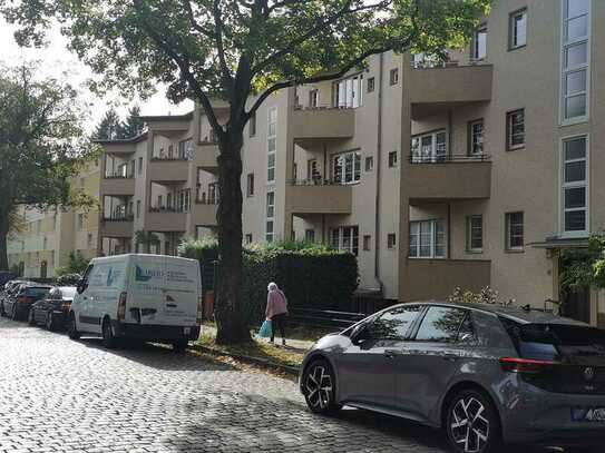 Helle, gepfl. 3 Zimmer-Wohnung (bezugsfrei) mit 2 Balkonen und Gartenbenutzung in Berlin-Mariendorf