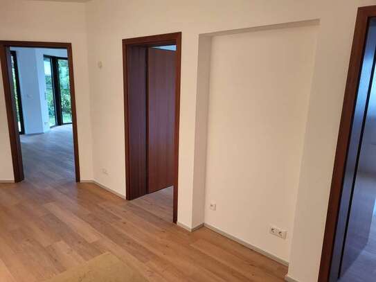 Modernisierte 3-Raum-EG-Wohnung mit Garten und EBK in Eschborn