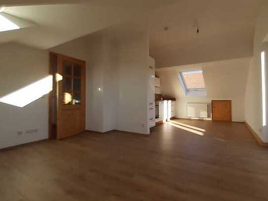 Geschmackvolle 2,5-Zimmer-Wohnung mit Einbauküche und Balkon in Königsdorf