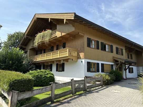 Neu sanierte ruhige 52qm 2-Raum-Wohnung mit Balkon, Carport, 25qm Hobbyraum in Rottach-Egern