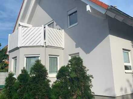 Schöne Dachgeschosswohnung mit Balkon in Lampertheim-Hüttenfeld