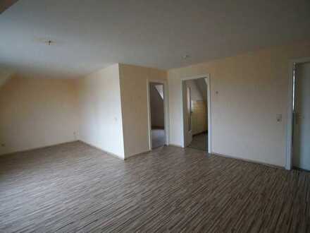 Ruhige Citylage: Helle 2 Zimmer-Dachgeschosswohnung