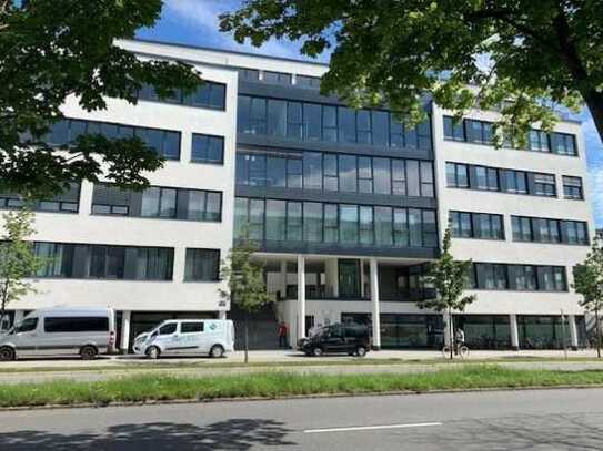 #Frankfurter Ring #bodentiefe Fenster #Automotive nähe