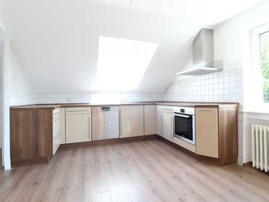 Stilvolle 4-Zimmer-DG-Wohnung mit EBK in Illertissen