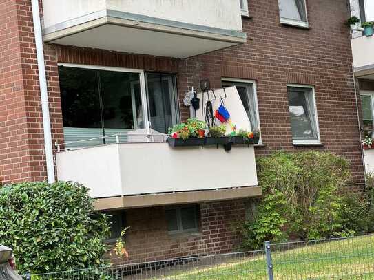 Schöne 4-Zimmer-Hochparterre-Wohnung mit Balkon und KFZ - Stellplatz in Israelsdorf (Sackgasse)