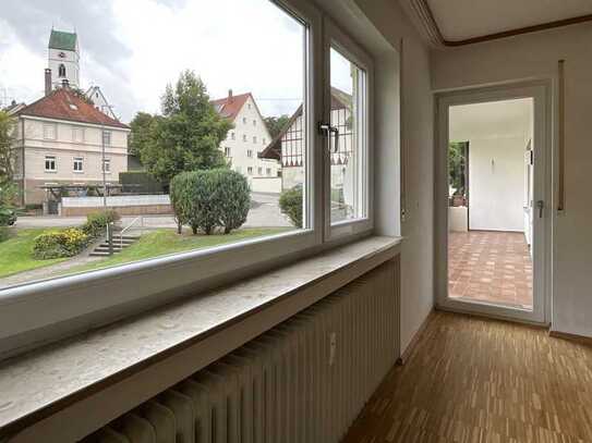 Frei: Sonnige 3,5-Zi-Whg. mit gr. Balkon, EBK, Garage, zentrumsnah!