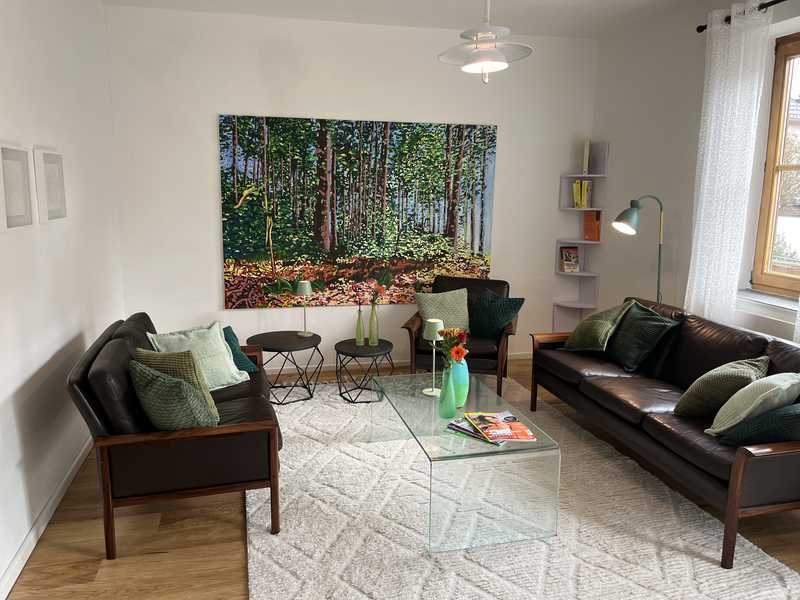                                                               Zentrale luftige 2,5-Zimmerwohnung                                                       in Feldafing (Starnberg)