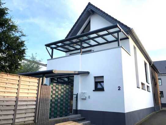 Ein modernes Einfamilienhaus mit Terrasse u. Balkon