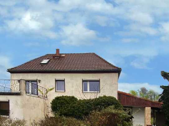 Charmantes Sanierungsprojekt in ruhiger Lage! Zweigeschossiges Einfamilienhaus mit großem Garten