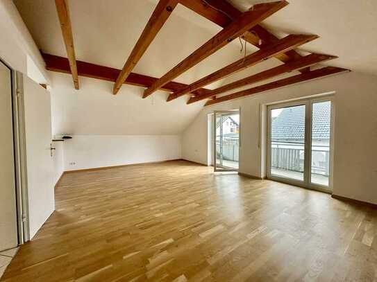 Perfektes Familienidyll auf 95 qm: Helle 4-Zimmer-Wohnung mit Balkon im 1. Obergeschoss
