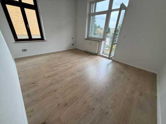 1. OG / Laminat / offene Küche / in ruhiger Lage - frei sofort