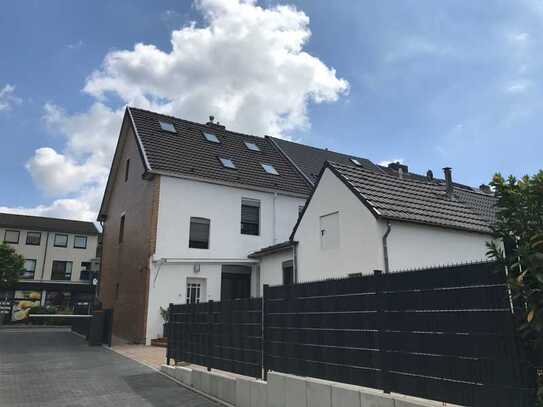 Exklusive, gepflegte 4-Zimmer-Wohneckhaus mit Stellplatz, Terrasse und Einbauküche in Büderich