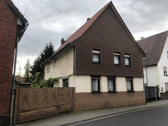 Baugrundstück mit Genehmigung für einen Umbau in ein 2-Fam-Haus und Errichtung eines Doppelhauses au