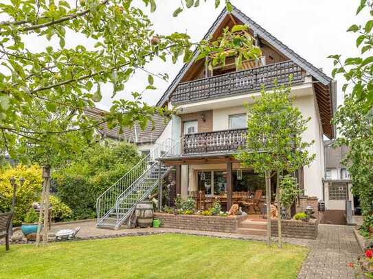 **Ein Haus mit Charme** und mit wunderschönem Garten in attraktiver Lage von Bergisch Gladbach