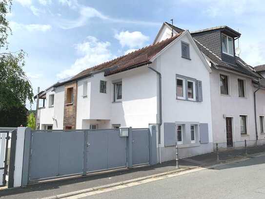 GEMÜTLICH + INDIVIDUELL: Schönes Altstadthaus mit tollem Garten in Friedrichsdorf