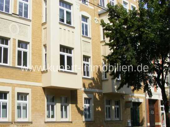 Gepflegte 4-Zimmer-Wohnung im 2. OG mit Balkon und Blick ins Grüne sowie Stellplatz im Innenhof